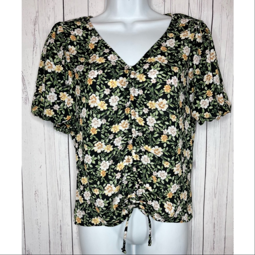 BCX Women’s Size Medium Black Floral V-Neck Short Sleeve Top